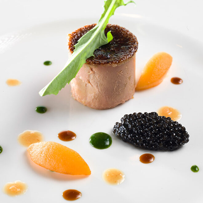 Foie Gras au Torchon, Châtaignes, Pissenlit et Caviar